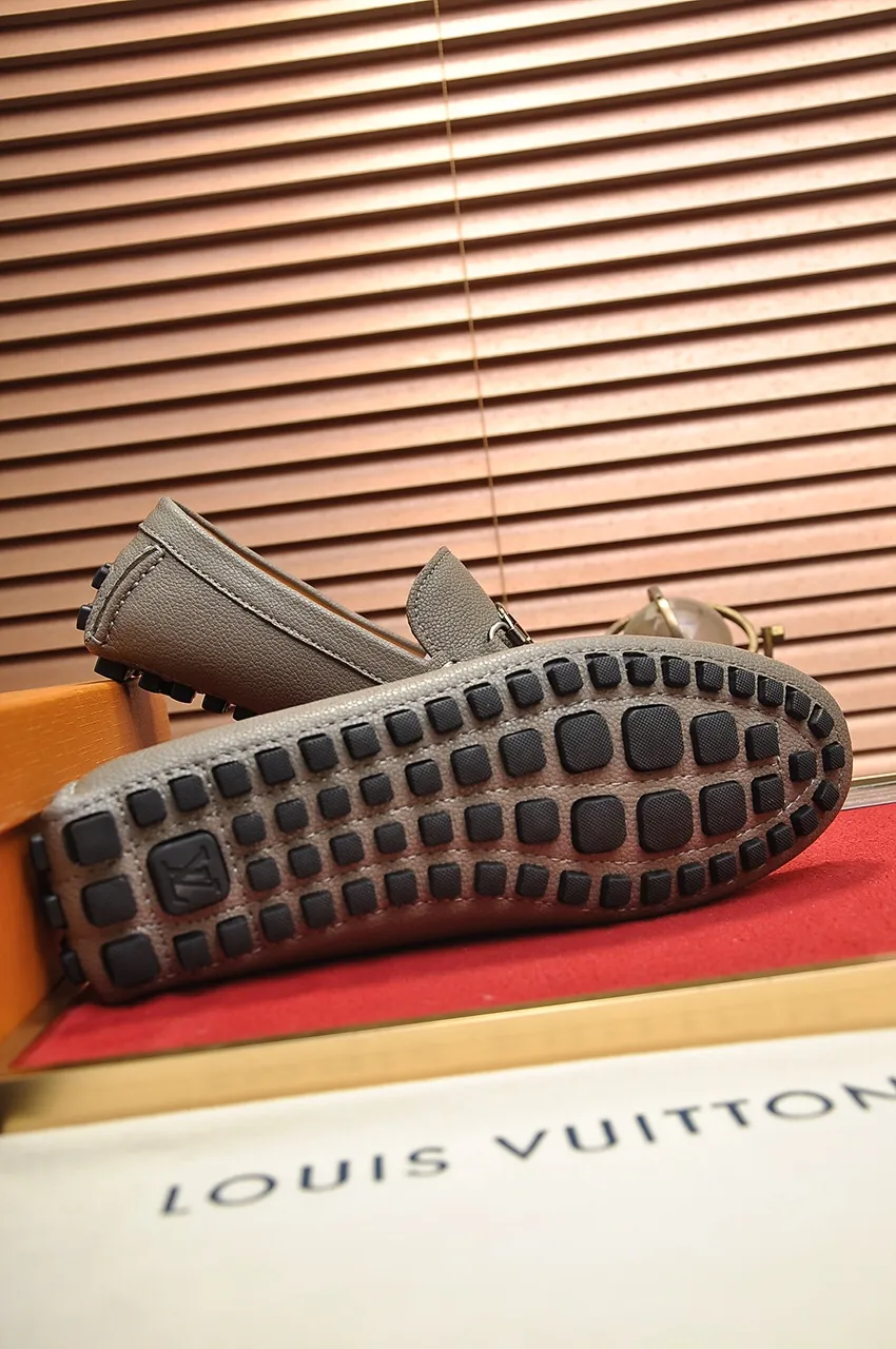 Men's men's shoes 💰420💶 [LV Doudou shoes] (water-dyed cowhide lining) new model is on the market, available on the official website. The new Doudou shoes are processed into single-color materials, and the uppers are made of imported horsehide leather. The body of the shoe is fully hemmed with mark thread, and is lined with imported original cowhide leather. The elegant shoe shape is super suitable for all-matching, and the size is 38-44.